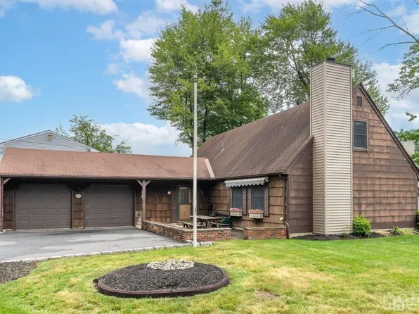 19 Lisa Ct, Colonia, NJ 07067
