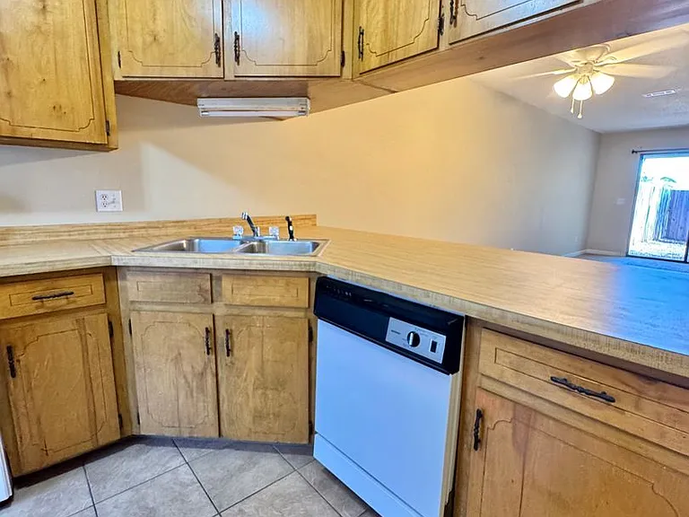 121 Brian Ct — Photo 4