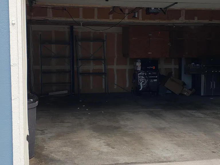 1 Garage space