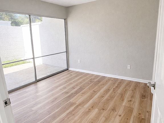3rd image of 807 S Moody Rd APT B1