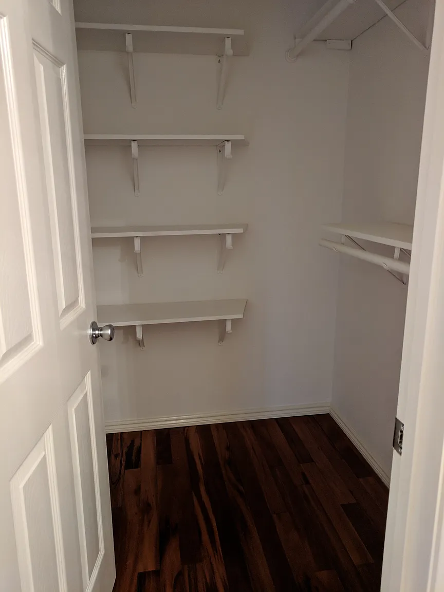 668 Farley St photo 1