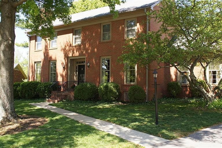 1st image of 713 Edgewater Dr