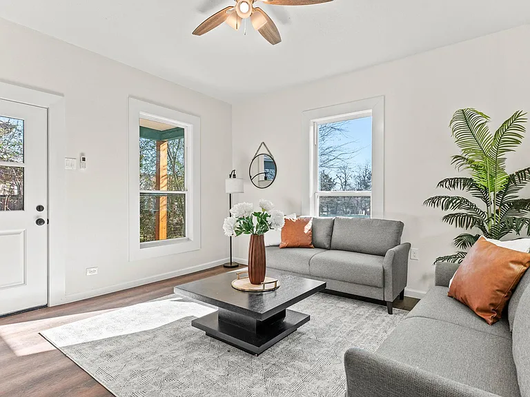 515 E Morton St — Photo 8