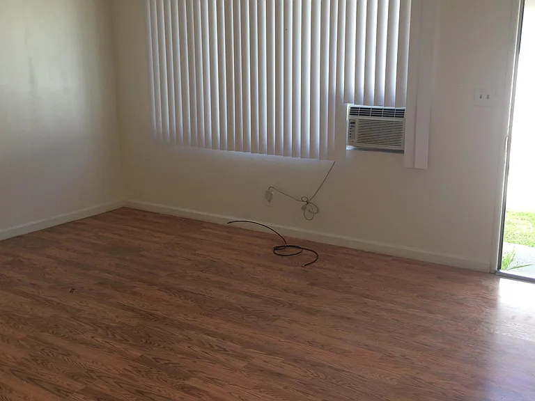 407 Violet Ave — Photo 6