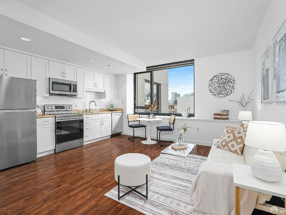 1st image of 260 King St Unit 961