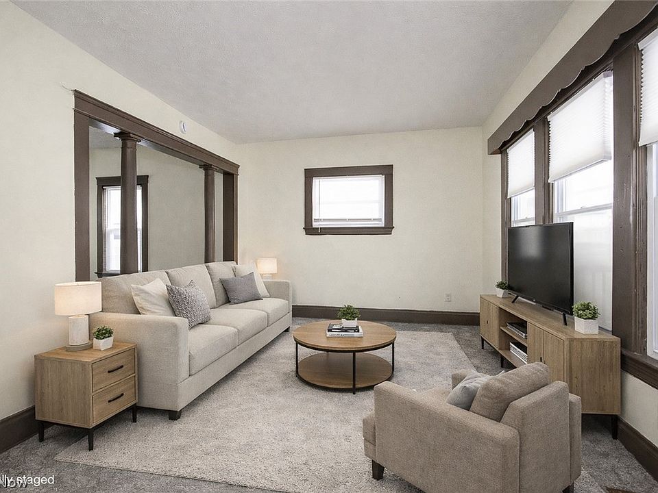 2887 E 112th St, Cleveland, OH 44104 | Zillow