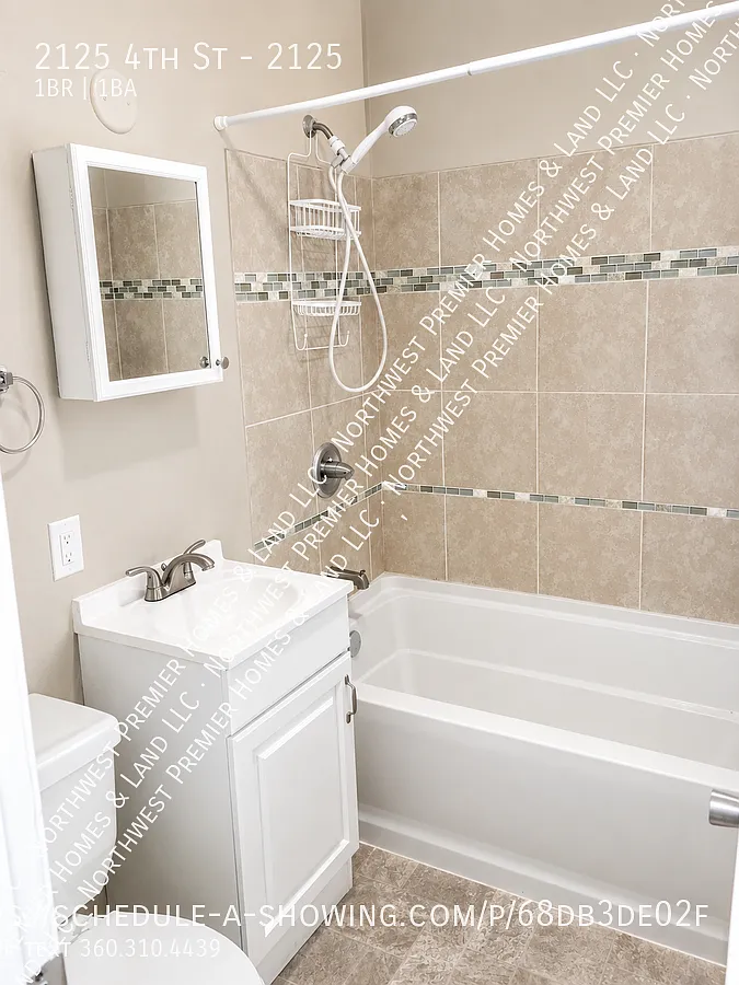 Updated 1 Bed Near Downtown Bremerton | In-Unit W/D + Parking — Photo 4