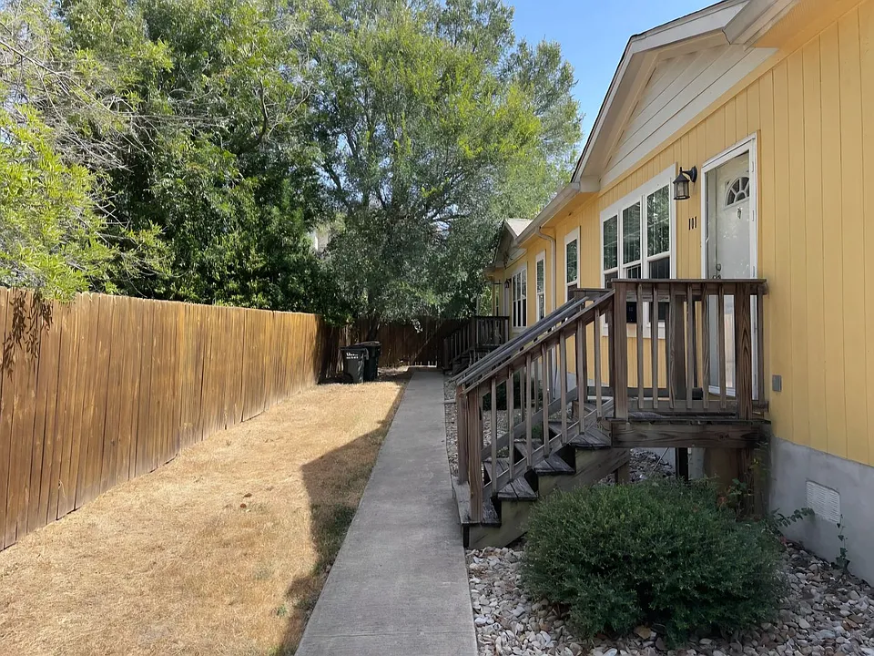 320 Mill St