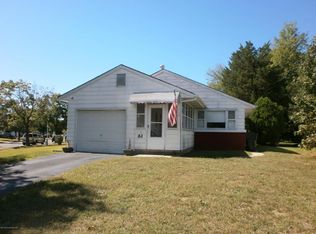 61 Sunflower Ln, Toms River, NJ