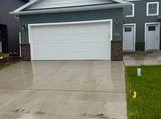 1721 Tobi Ln, Grand Forks, ND 58201