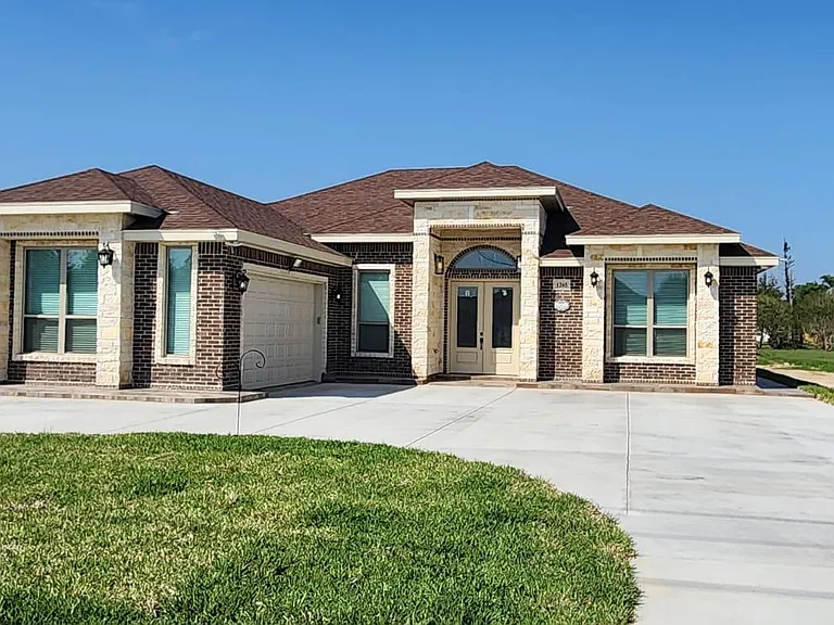 1265 Acacia Lake Dr — Photo 1