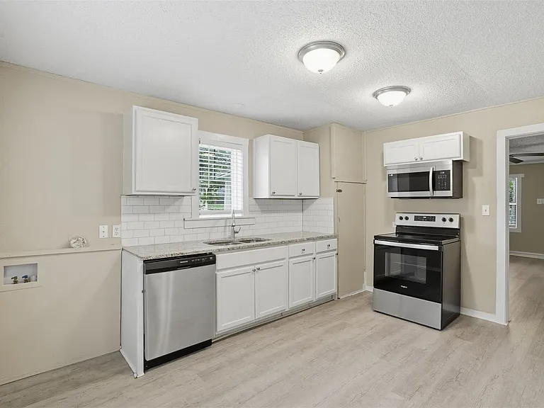 500 E Heron St — Photo 1