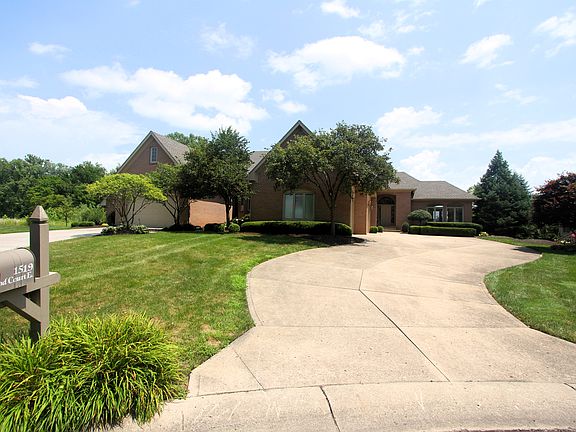 3rd image of 1519 Hazelwood Ct E