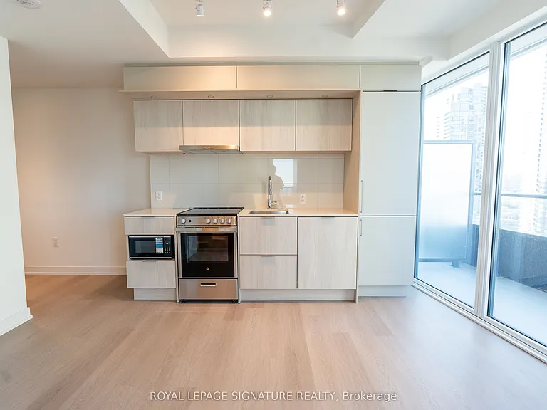 448 Burnhamthorpe Rd W #1807 — Photo 5