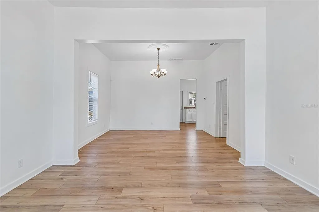 2 bed, 1000 sqft, $2,100 — Photo 3