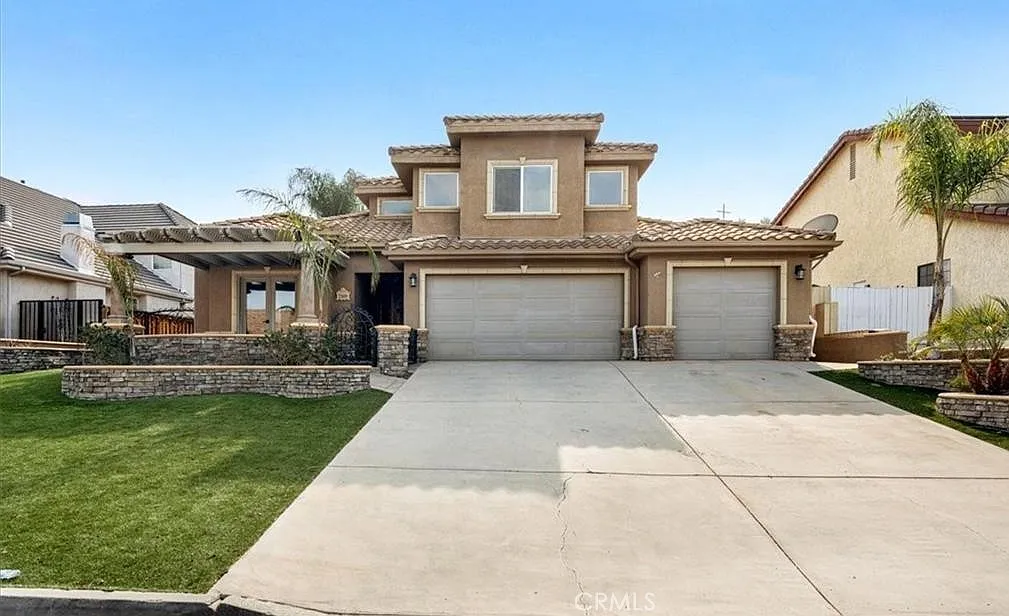 4 bed, 2.5 bath, 2724 sqft, $4,500 — Photo 4