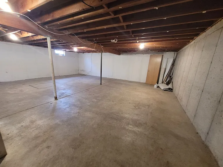 3204-3206 Runway Ave — Photo 11