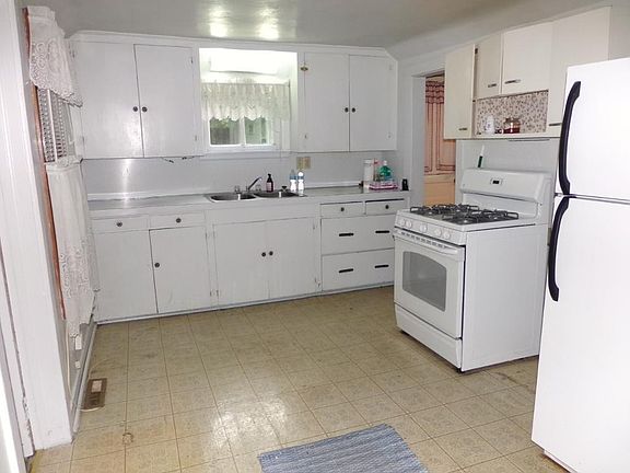 2nd image of 547 Cherry St