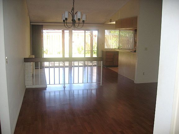 FAMILY & FORMAL DINING ROOM