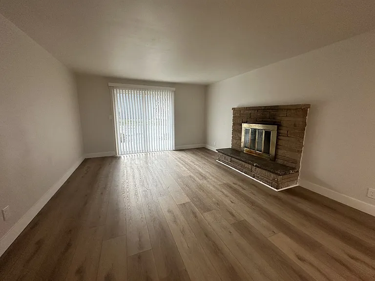 Fully Remodeled 2 Bedroom 1 Bath Units — Photo 6