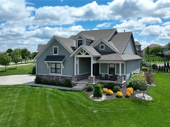 161 NW Carson Dr, Lees Summit, MO 64081
