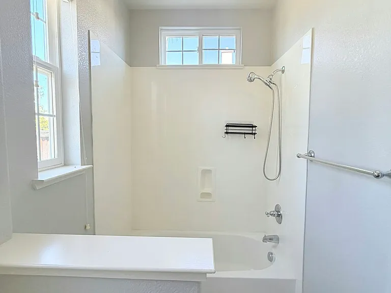 850 Monterey Ct — Photo 31