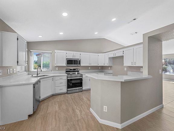 5th image of 912 Serpentina Ave