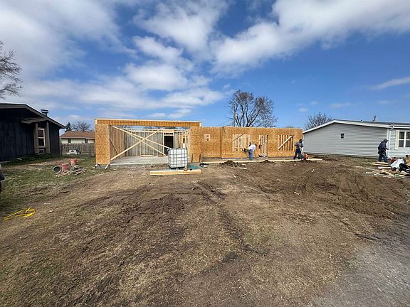 2nd image of 434 Saturn Ave