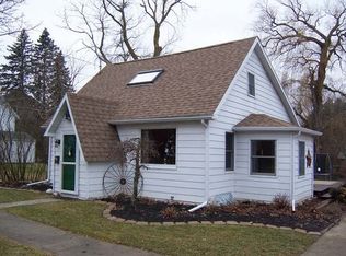 905 Maple St, Clare, MI 48617