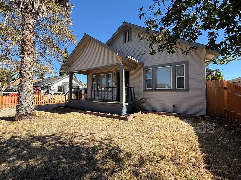 3 bed, 2.0 bath, 1500 sqft, $2,400 — Photo 2