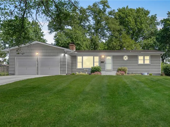 10912 W 48th Ter, Shawnee, KS 66203