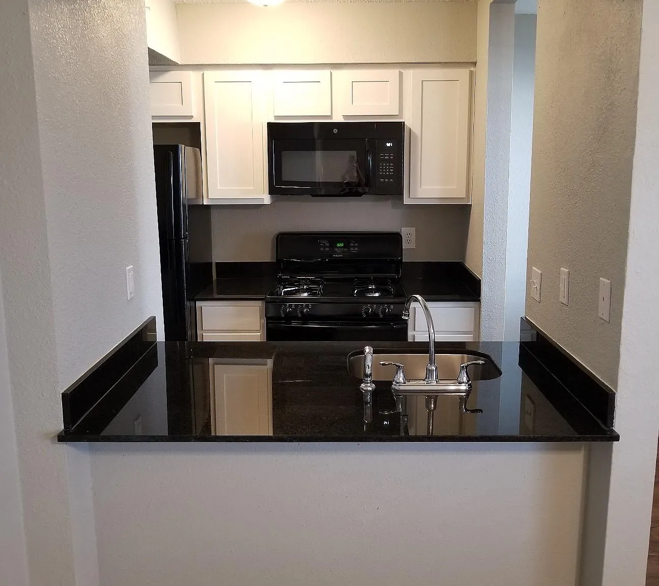 Camino Flats - Pricing for Entire Apt — Photo 2