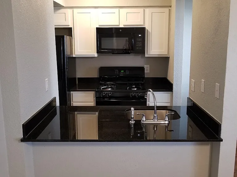 Camino Flats - Pricing for Entire Apt — Photo 2