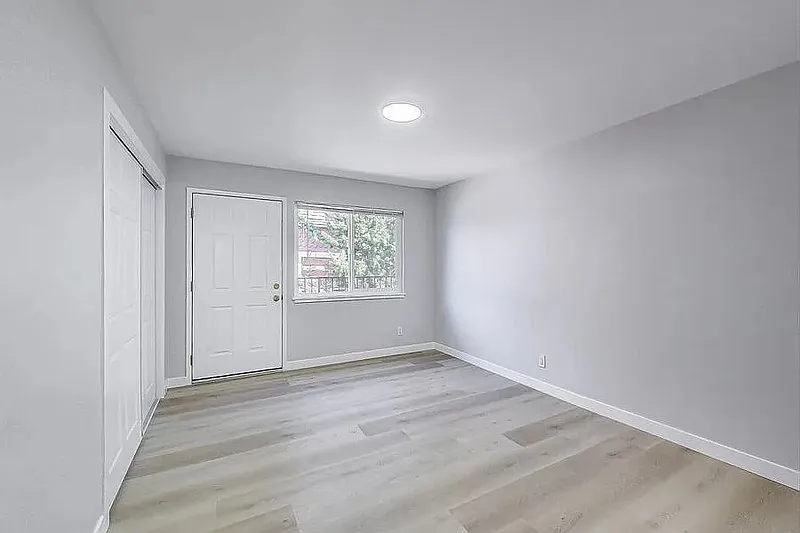 2 bed, 2.0 bath, 1050 sqft, $2,100 — Photo 2