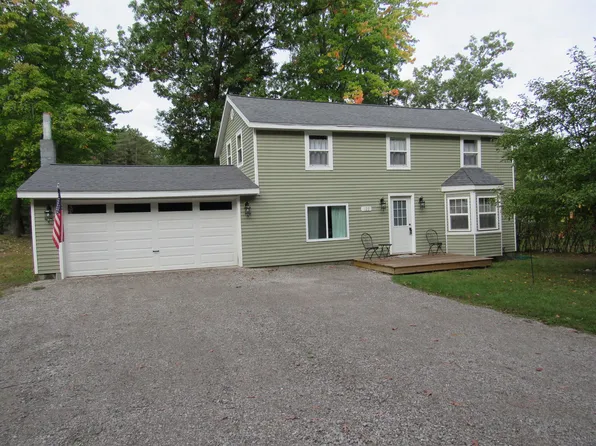 122 Columbus Ave, Houghton Lake, MI 48629