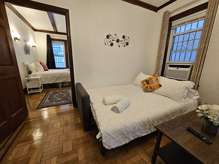 3618 Crescent St #1 — Photo 4