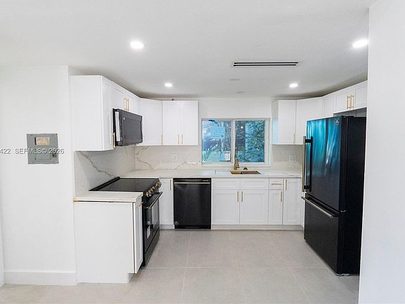 3rd image of 905 Tangier St