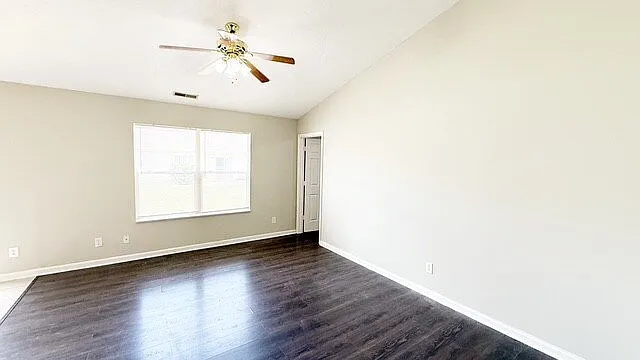 720 Rose Ln — Photo 4