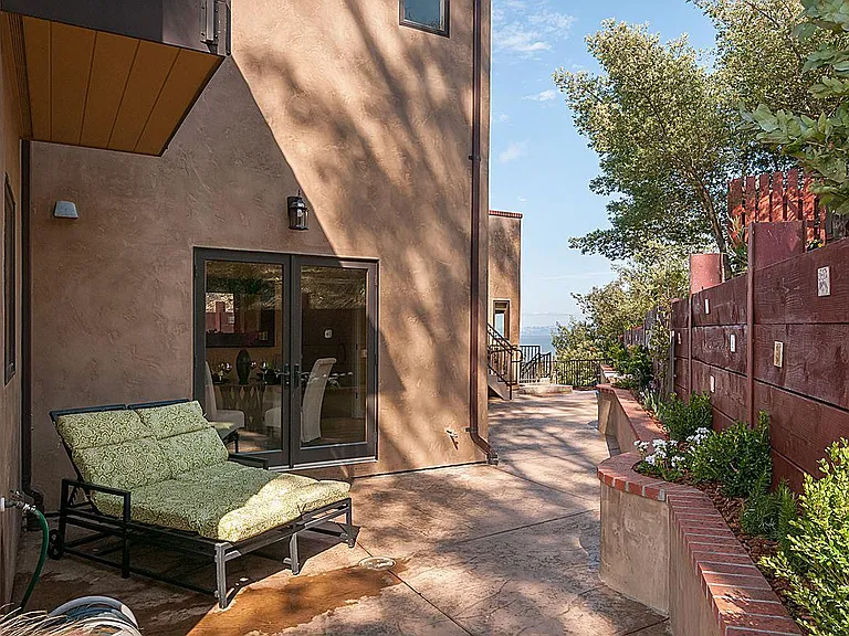 2 San Diego Ct — Photo 12