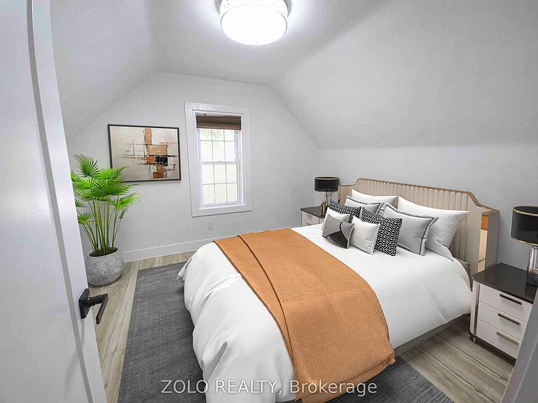 1504 King St E — Photo 10
