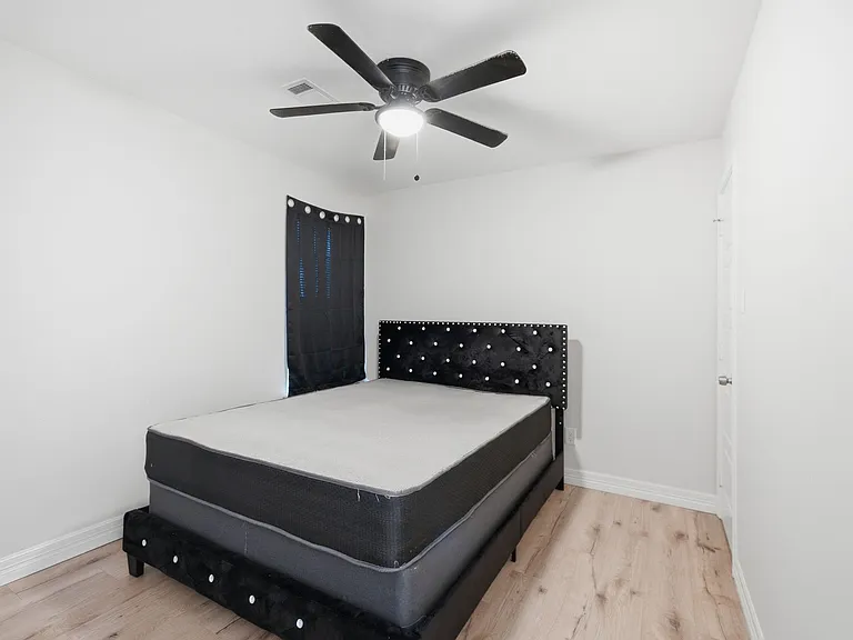 2204 Ash Crescent St #2204 — Photo 9