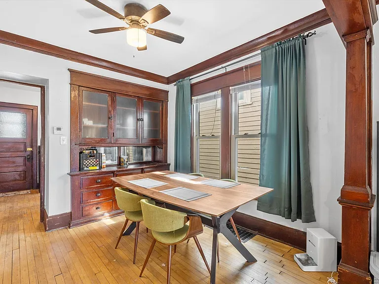 2116 N Oakland Ave — Photo 2