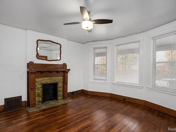 5th image of 310 Hendrie St
