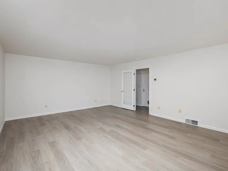 295 NE Alder St — Photo 8