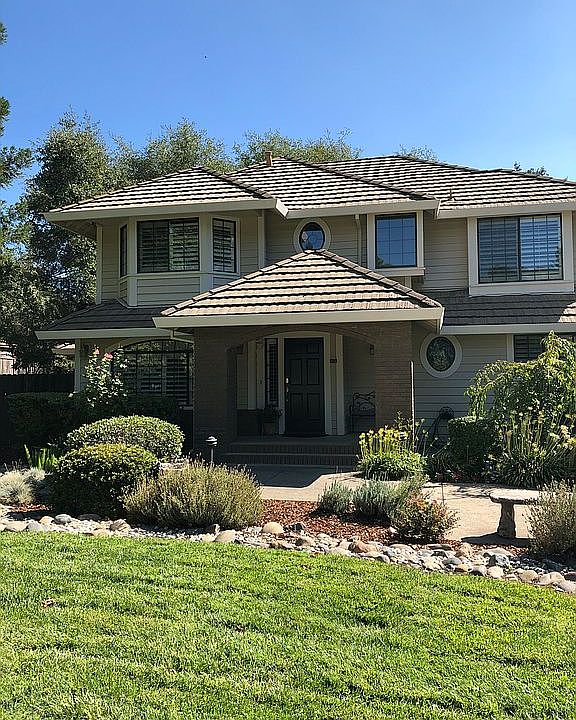 1st image of 1300 Deerwood Pl