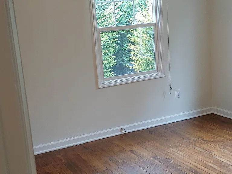 1002 N Watts St — Photo 21