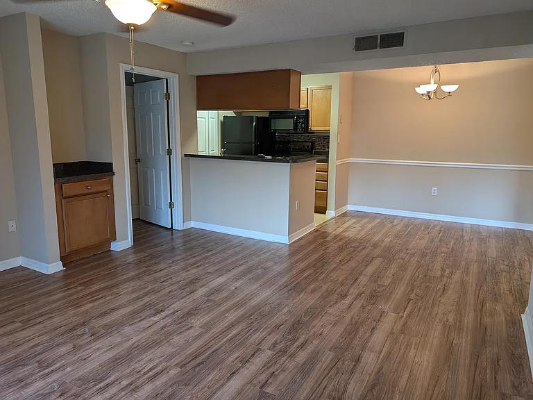 221 Lake Brook Cir #208 — Photo 4