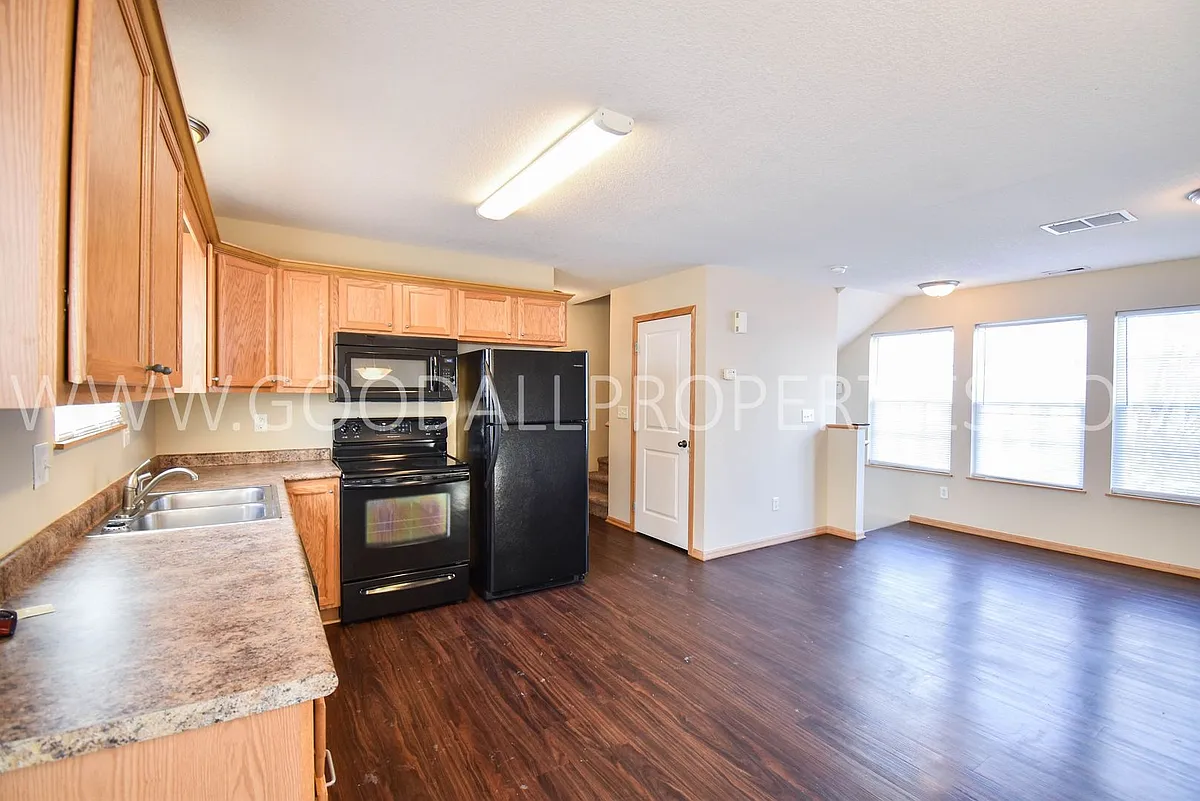 Building Photo - 15211 Greenbelt Dr