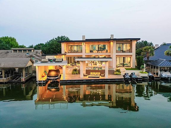 2nd image of 213 Lighthouse Dr