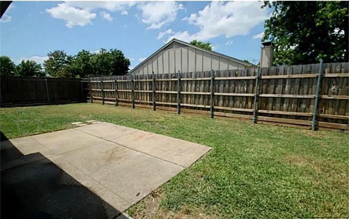 Building Photo - 3914 Fletcher Dr